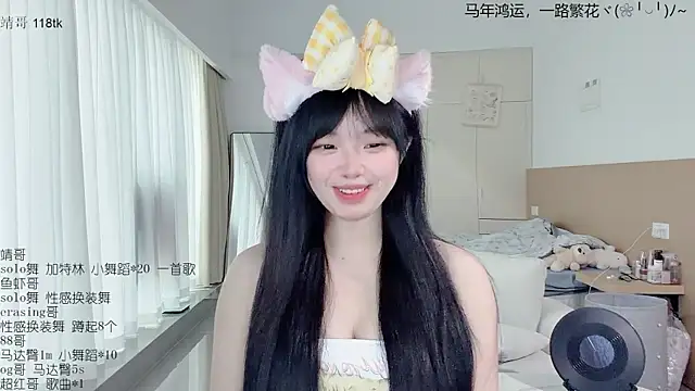 LovelyXiaoYi online show from March 25, 2026, 12:05 am