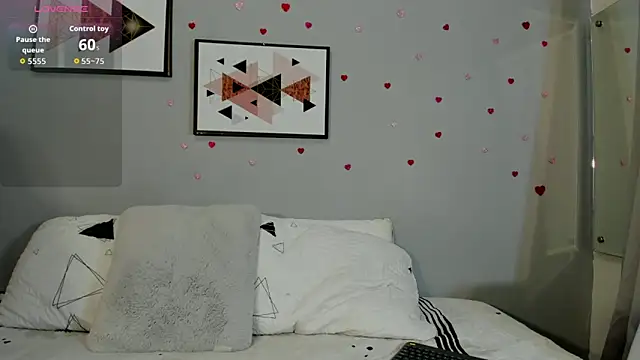 PauleteW10 online show from March 10, 2026, 12:32 pm