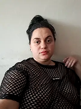 Yasmine love online show from February 3, 2026, 2:22 pm