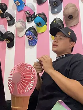 andresmahecha777 online show from March 8, 2026, 4:33 pm