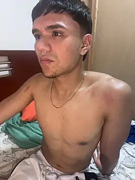 Snapshot of CreamKingg chatting on February 4, 2026, 5:13 am CreamKingg online show from February 4, 2026, 5:13 am