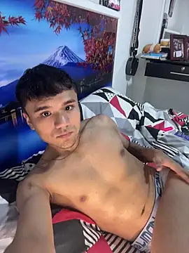 Snapshot of CreamKingg chatting on February 11, 2026, 5:12 am CreamKingg online show from February 11, 2026, 5:12 am