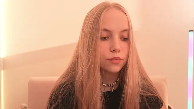 Snapshot of Appr0ved_ chatting on April 1, 2026, 3:09 pm Appr0ved online show from April 1, 2026, 3:09 pm