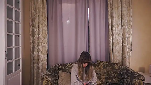 UshaAshauer online show from February 4, 2026, 6:41 am