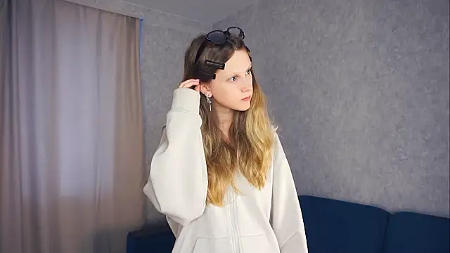 UshaAshauer online show from February 9, 2026, 11:03 am