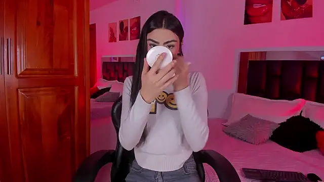 Isabella Moon9 online show from February 13, 2026, 12:12 pm