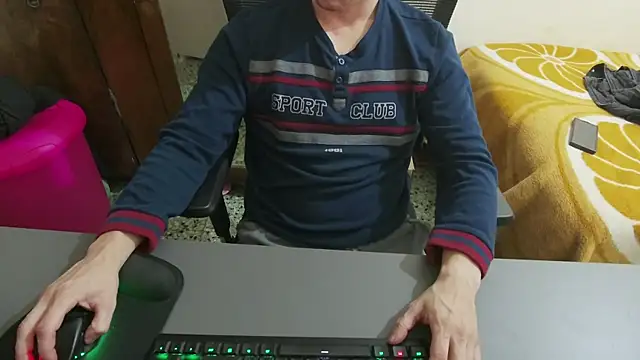 Daniiiel13 online show from February 6, 2026, 10:13 pm