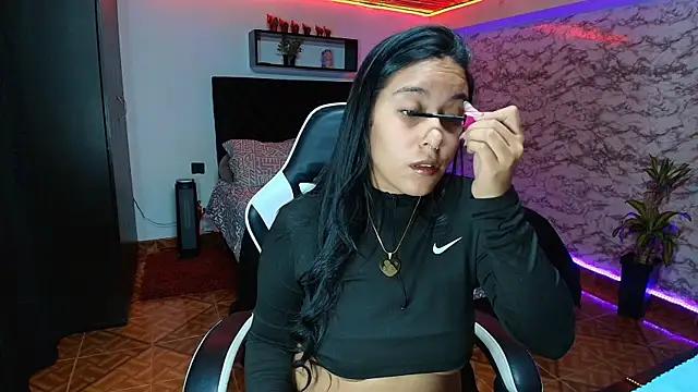 Camila IRoose online show from August 7, 2026, 1:18 am
