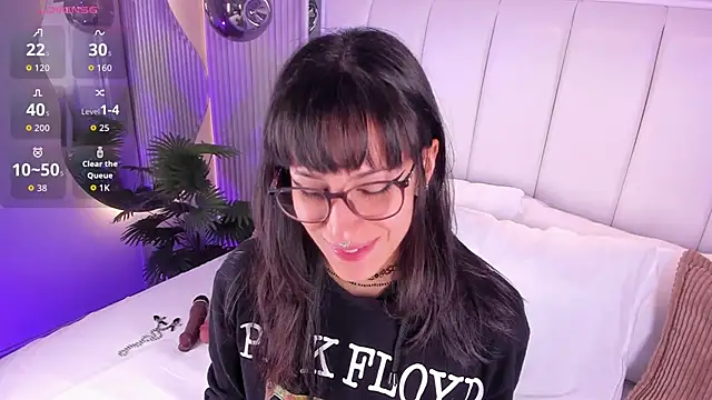 Snapshot of ViolettaColinss chatting on May 5, 2026, 11:40 am ViolettaColinss online show from May 5, 2026, 11:40 am