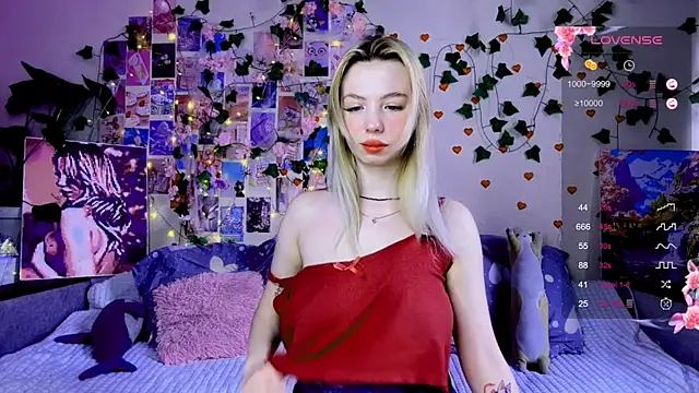 Akari-moon online show from April 30, 2026, 6:42 am