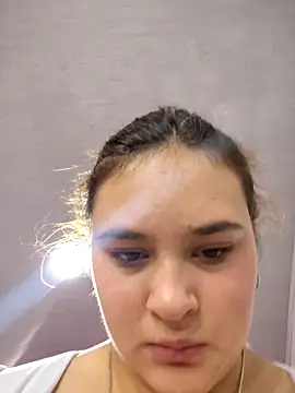 katty 42 online show from April 27, 2026, 6:39 pm