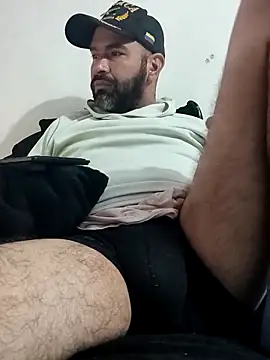 hairyandbigmann online show from February 11, 2026, 2:27 am