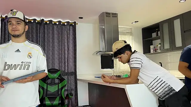 TheBatMansion online show from February 18, 2026, 9:55 pm