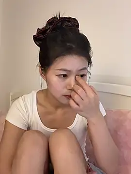 Snapshot of Nana-3 chatting on March 6, 2026, 7:43 pm Nana-3 online show from March 6, 2026, 7:43 pm