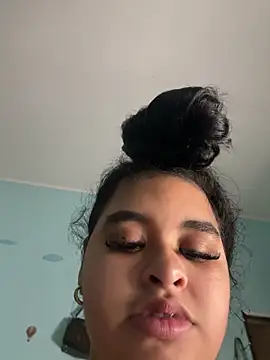 Aloyenita online show from February 9, 2026, 6:12 pm