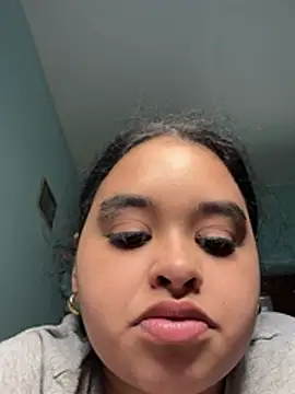 Aloyenita online show from May 8, 2026, 10:42 am