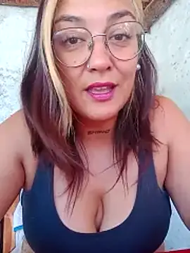 kuramaqueen online show from March 17, 2026, 4:21 pm