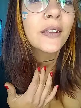 kuramaqueen online show from June 17, 2026, 4:04 am