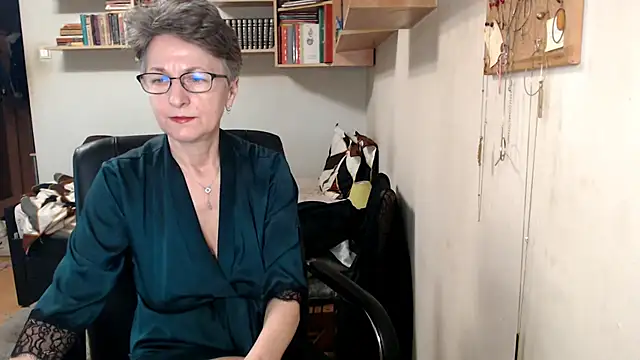 katemodel online show from October 28, 2025, 7:45 am