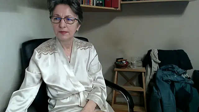 katemodel online show from December 14, 2025, 7:47 am