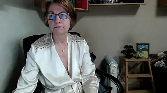 katemodel online show from April 2, 2026, 6:22 am