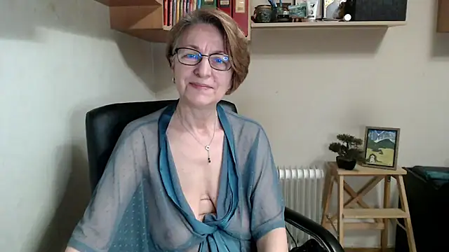 katemodel online show from April 26, 2026, 6:44 am