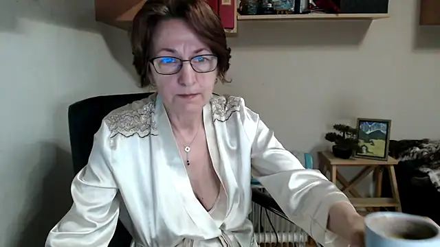 katemodel online show from May 7, 2026, 6:19 am