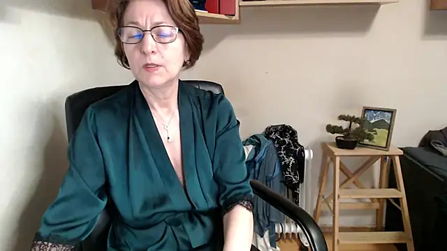 katemodel online show from June 1, 2026, 9:44 am