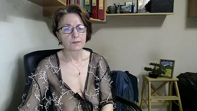 katemodel online show from June 5, 2026, 6:09 am