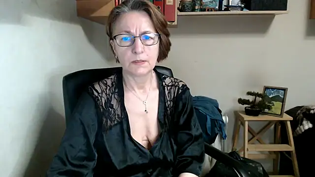 katemodel online show from June 12, 2026, 6:45 am