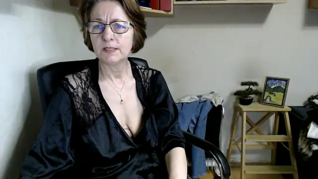 katemodel online show from June 16, 2026, 5:43 am