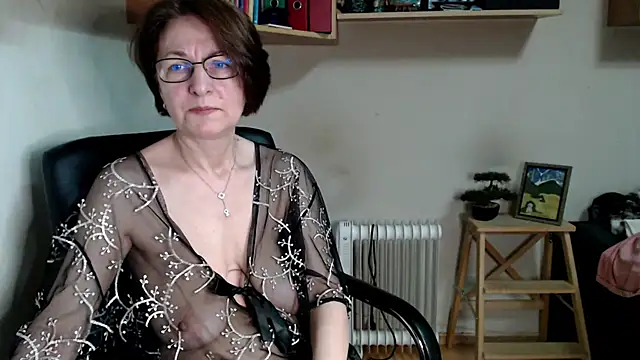 katemodel online show from June 17, 2026, 6:05 am