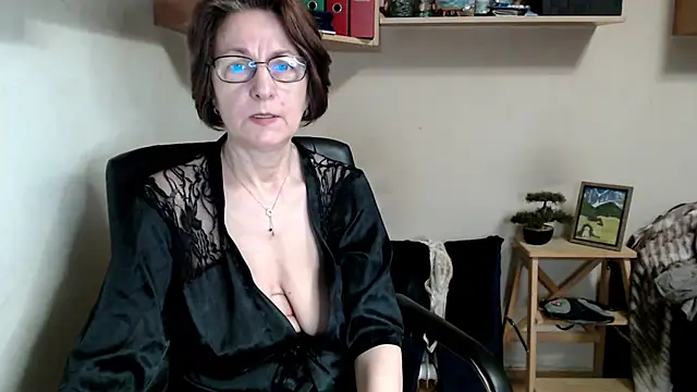 katemodel online show from June 22, 2026, 5:15 am