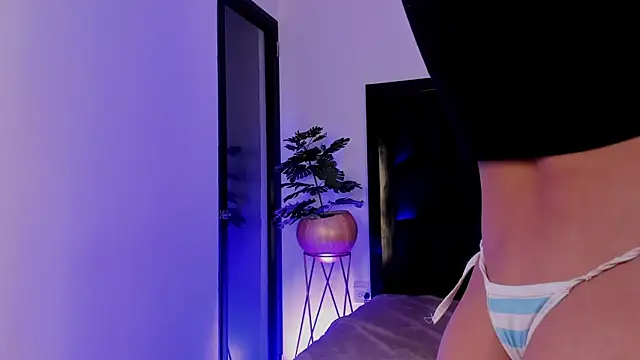 mia roosee1 online show from April 21, 2026, 6:52 am