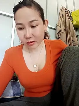 Ana-love2026 online show from May 3, 2026, 2:39 am