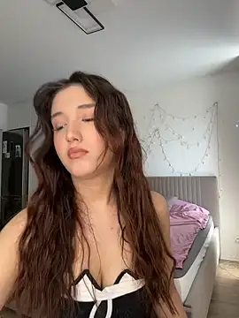 Anna Elfii online show from May 7, 2026, 5:57 am