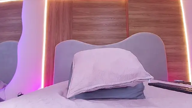 shaina adams online show from February 24, 2026, 12:03 pm