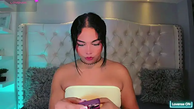 Snapshot of Maia_Hotts chatting on July 5, 2026, 8:05 pm Maia Hotts online show from July 5, 2026, 8:05 pm