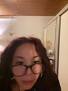 LunaMeei online show from February 8, 2026, 5:27 pm