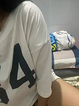 hotgirl-sexy online show from April 18, 2026, 7:01 am