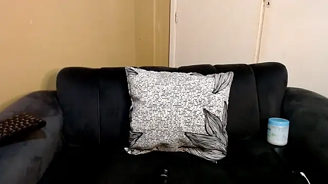 AppleAsss online show from May 7, 2026, 2:06 am
