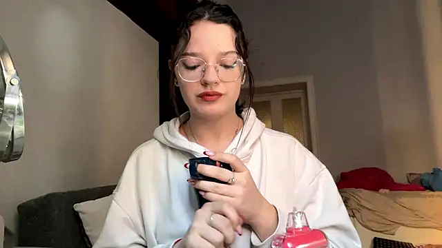 Leilla Marusel online show from February 5, 2026, 8:08 am