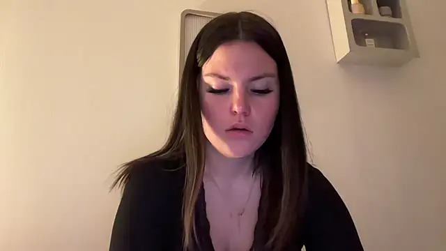 Snapshot of kiaraaaa75 chatting on February 1, 2026, 6:17 pm kiaraaaa75 online show from February 1, 2026, 6:17 pm