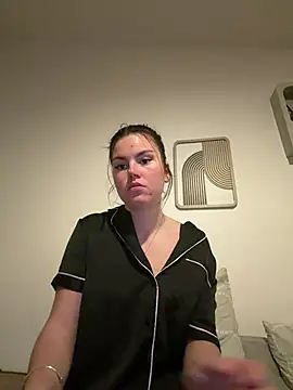 Snapshot of kiaraaaa75 chatting on April 14, 2026, 8:04 pm kiaraaaa75 online show from April 14, 2026, 8:04 pm