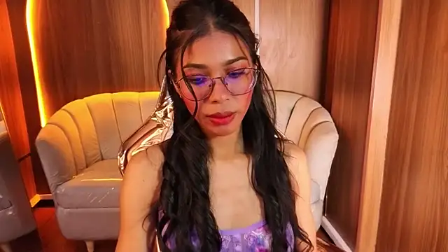 Alina b  online show from May 6, 2026, 7:52 pm
