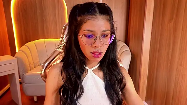 Alina b  online show from July 9, 2026, 7:51 pm