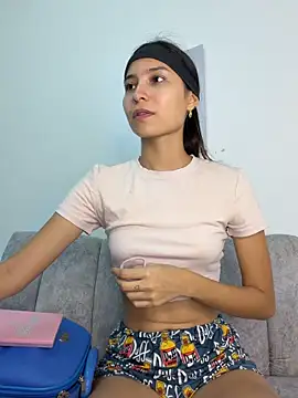 velvetluna  online show from April 30, 2026, 2:23 pm