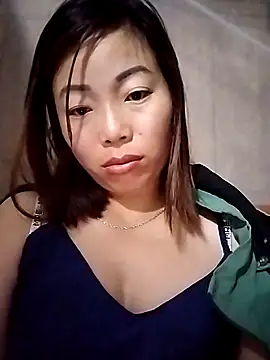 Ella-aa online show from May 4, 2026, 9:11 pm
