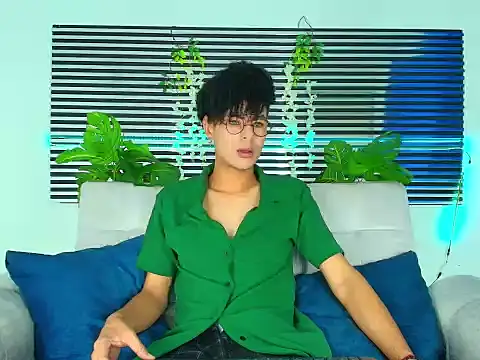 ThiiagoSaeenz online show from February 5, 2026, 4:11 pm