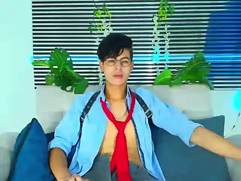 ThiiagoSaeenz online show from February 10, 2026, 1:15 pm